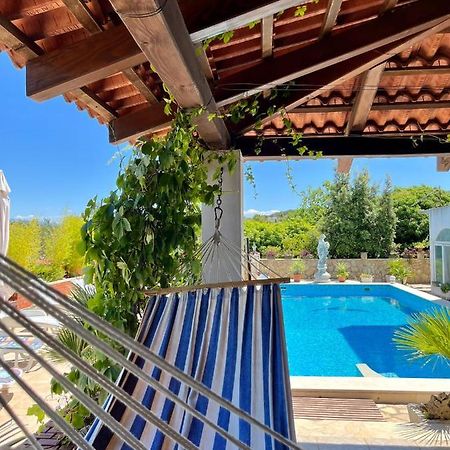 Apartman Gorana With Swimming Pool Jelsa  Exterior photo