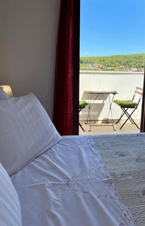 Apartman Gorana With Swimming Pool Jelsa  Exterior photo