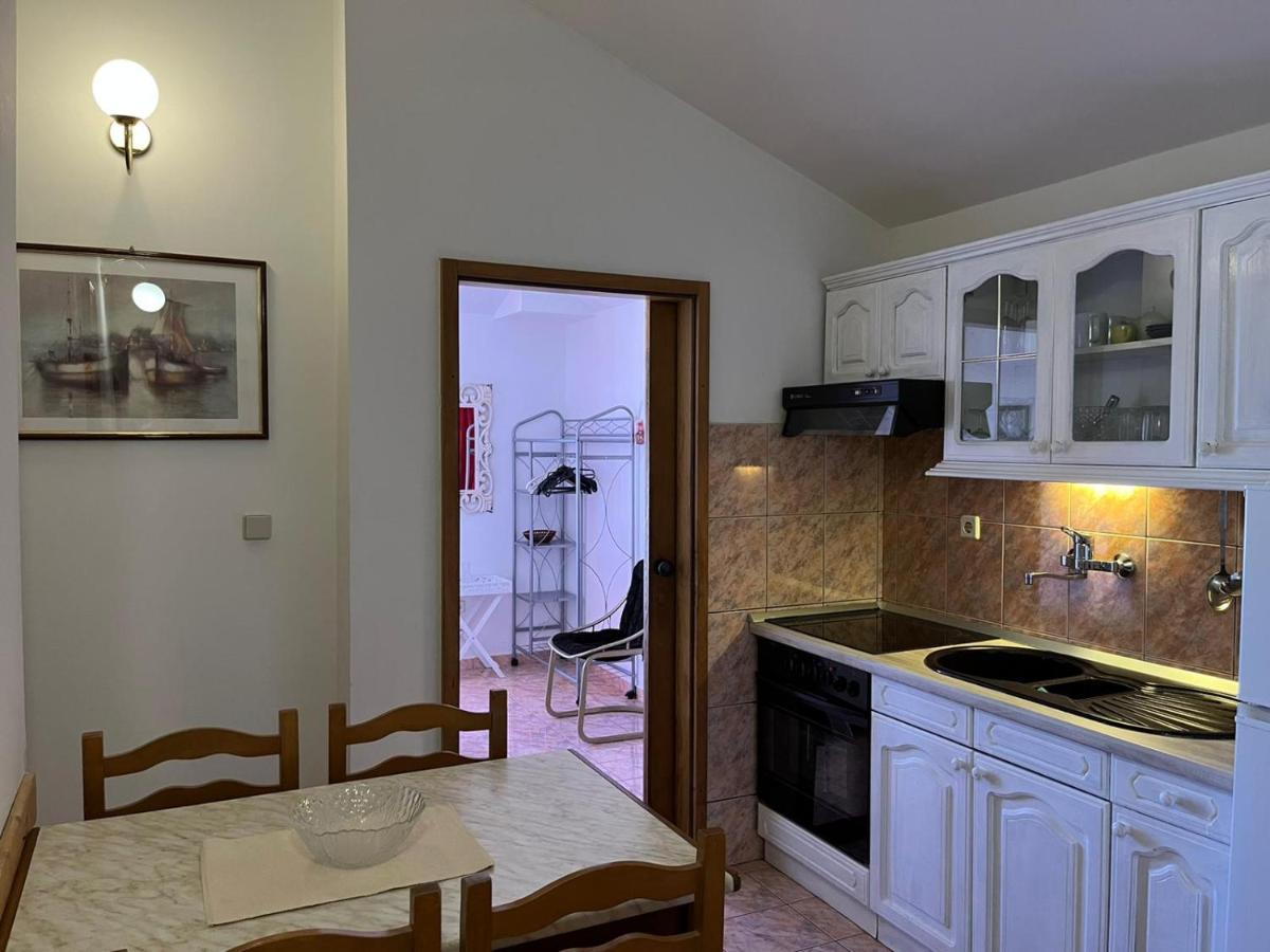 Apartman Gorana With Swimming Pool Jelsa  Exterior photo